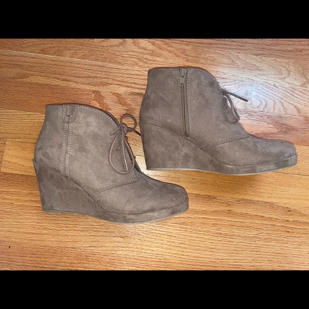 Women’s Brown Booties (SIZE 9.5)